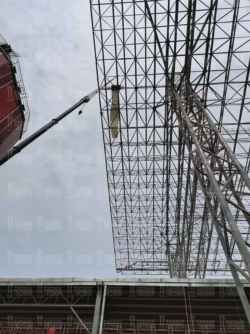 印尼全天候碼頭倉庫屋面膜結構工程進入膜結構安裝階段