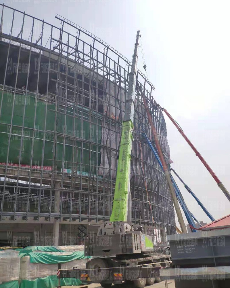 紹興國際會(huì)展中心一期B區(qū)會(huì)議中心PTFE膜結(jié)構(gòu)工程火熱拼裝、吊裝中