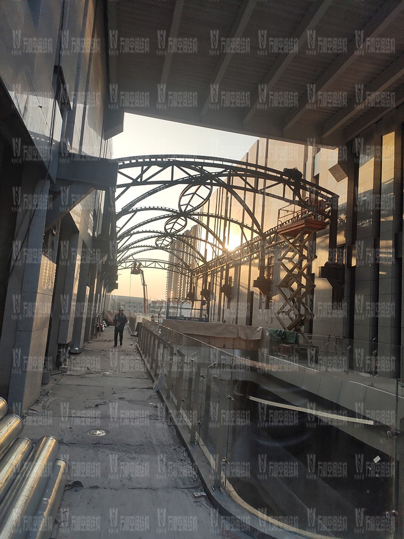 新泰卓越·財(cái)富廣場(chǎng)膜結(jié)構(gòu)項(xiàng)目竣工