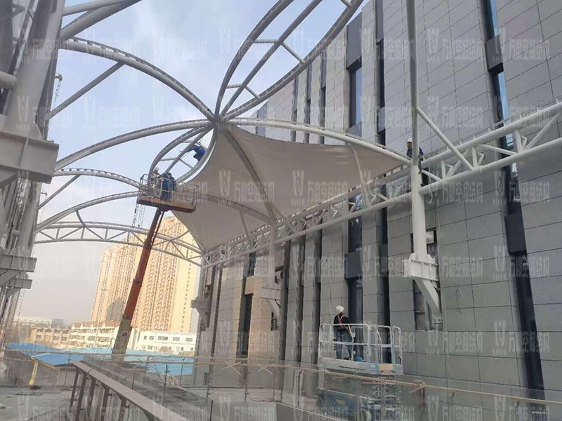 新泰卓越·財(cái)富廣場(chǎng)膜結(jié)構(gòu)項(xiàng)目竣工