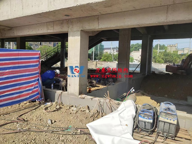 龍泉市體育場鋼膜結構工程開始施工