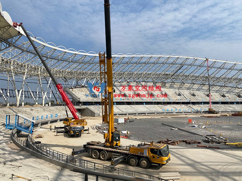 襄陽奧體中心膜結構工程膜結構安裝中 襄陽奧體中心膜結構工程膜結構安裝中