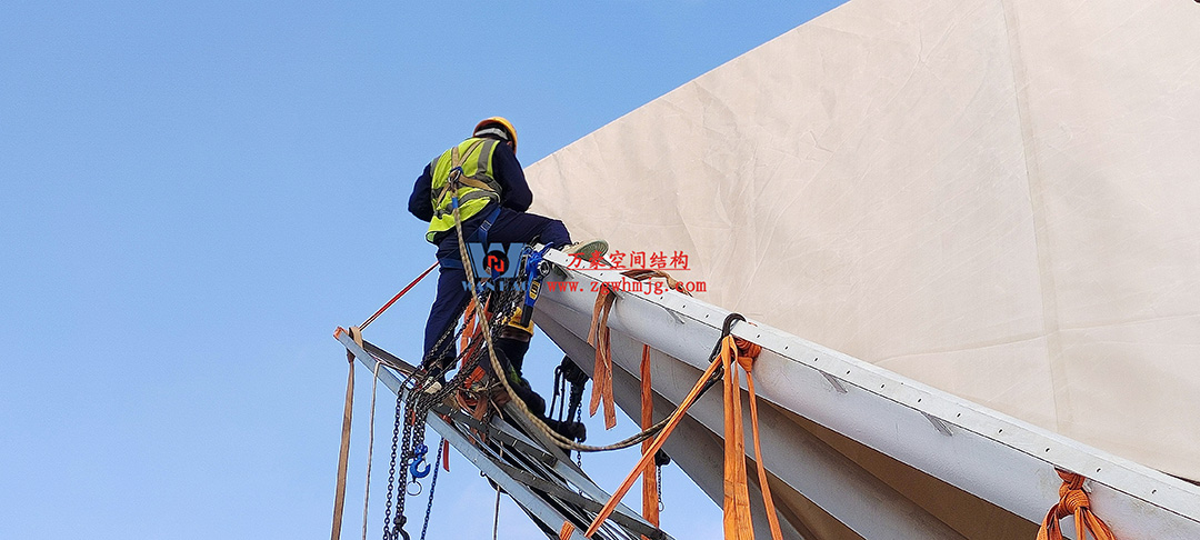 施工加速，這個PTFE膜結(jié)構(gòu)天幕即將完工！
