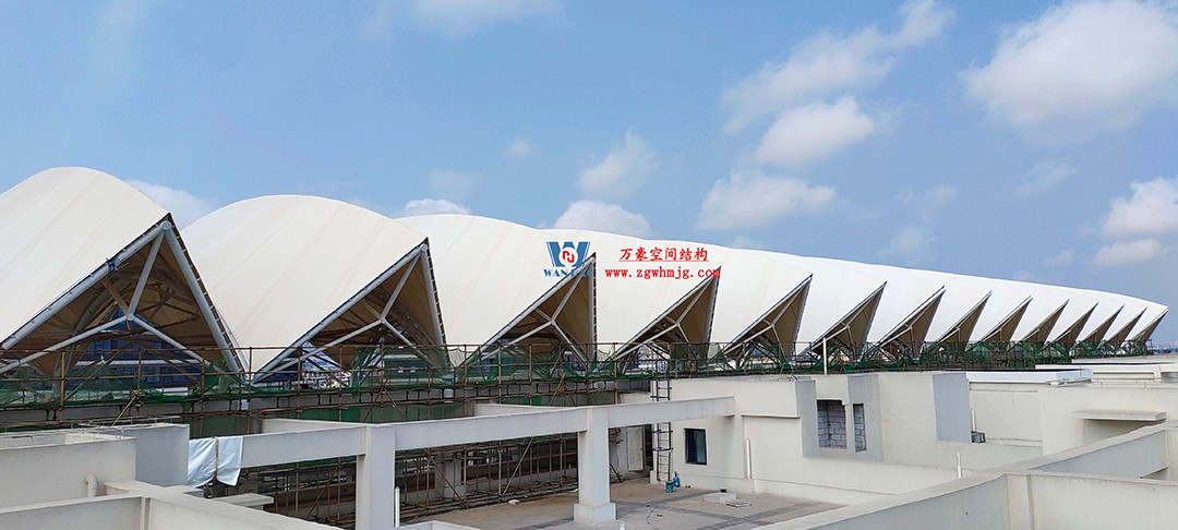 施工加速，這個PTFE膜結(jié)構(gòu)天幕即將完工！