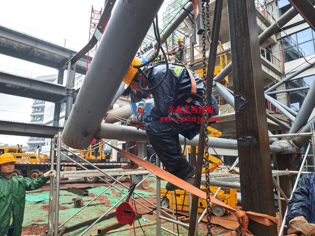海南醫學院第一附屬醫院江東新院區連廊天幕順利完工