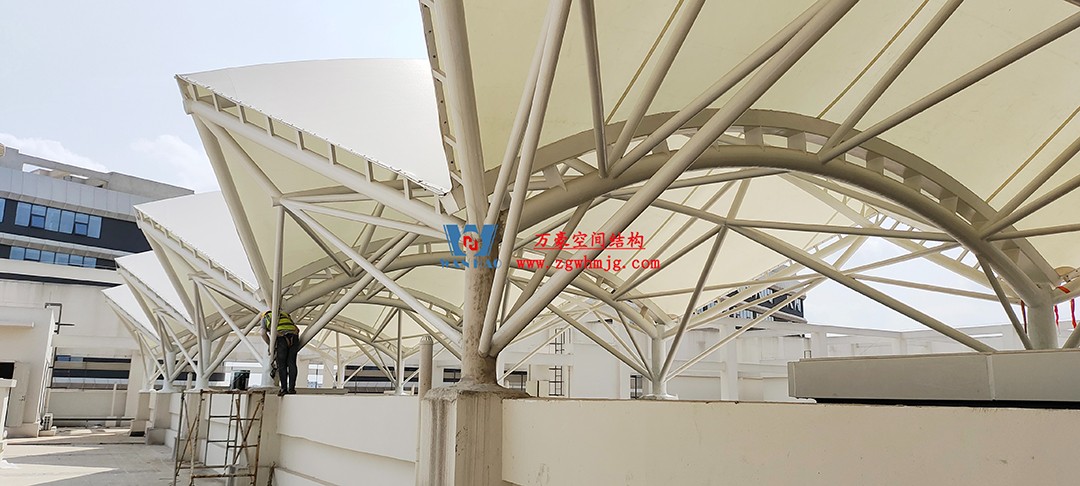 海南醫學院第一附屬醫院江東新院區連廊天幕順利完工