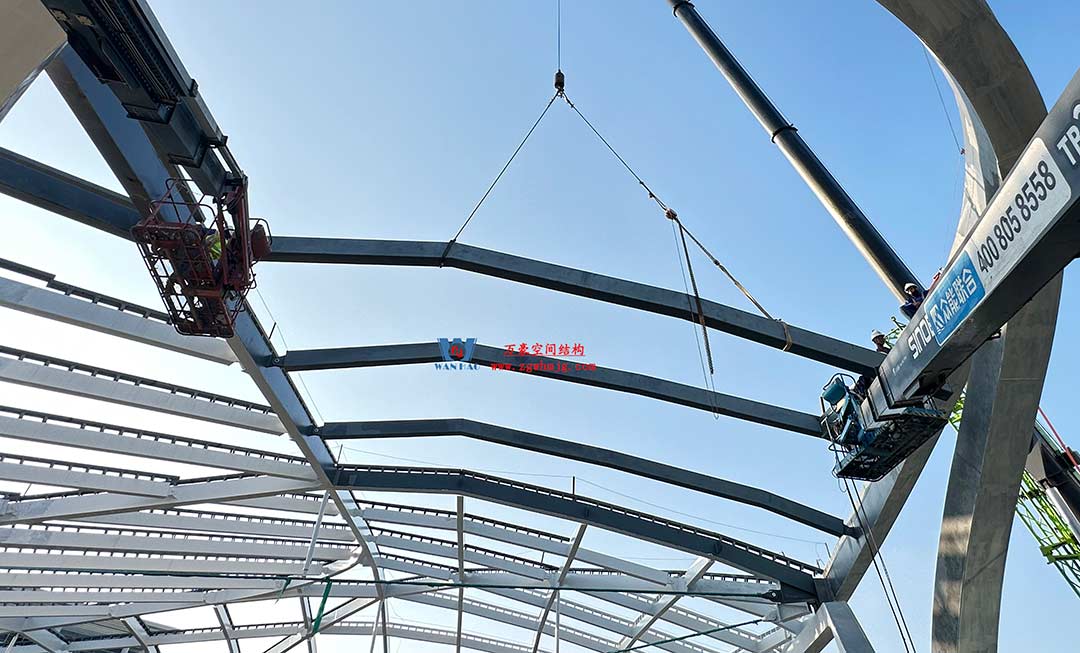 山東高端化工研究院下沉廣場天幕施工邁入關鍵階段