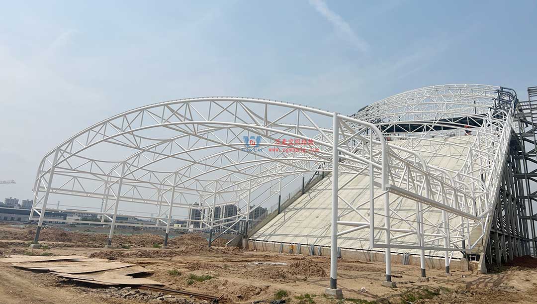 比亞迪賽車場驚現“風之翼”！又一座PTFE膜結構干拔沙坡頂棚拔地而起