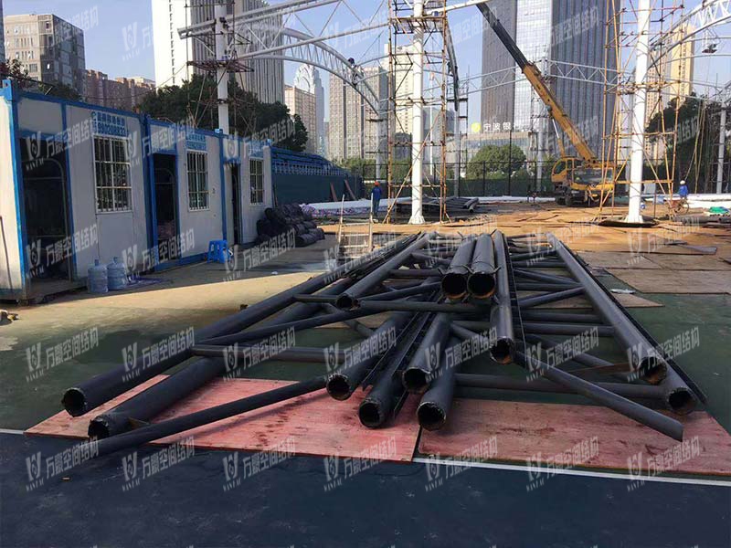 寧波（鄞州）網球中心遮陽棚膜結構工程二期項目施工中
